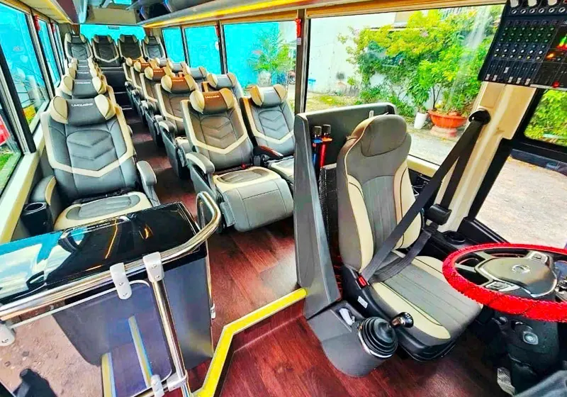 Đi Cát Bà bằng xe limousine 18 chỗ tự túc